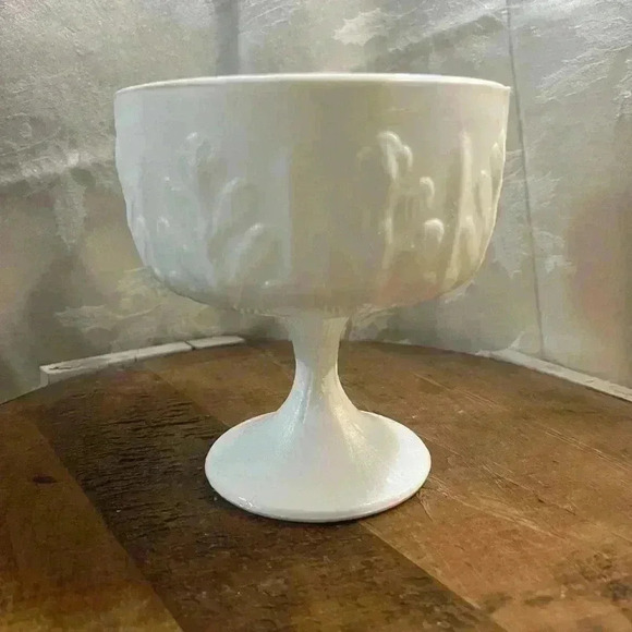 Vintage FTD 70s White Milk  Glass 3D Oak Pattern Pedestal Bowl Vase Candy Dish - Picture 1 of 4